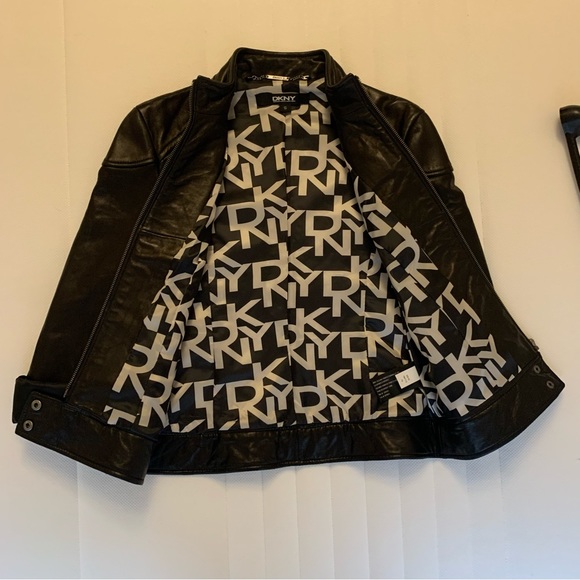 𖤐 REAL LEATHER DKNY JACKET 𖤐
— from old collection that is discontinued. - Picture 6 of 8